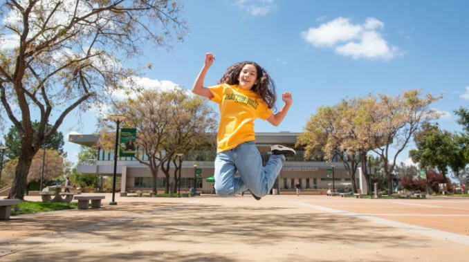 11 tuoi vao dai hoc.jpg