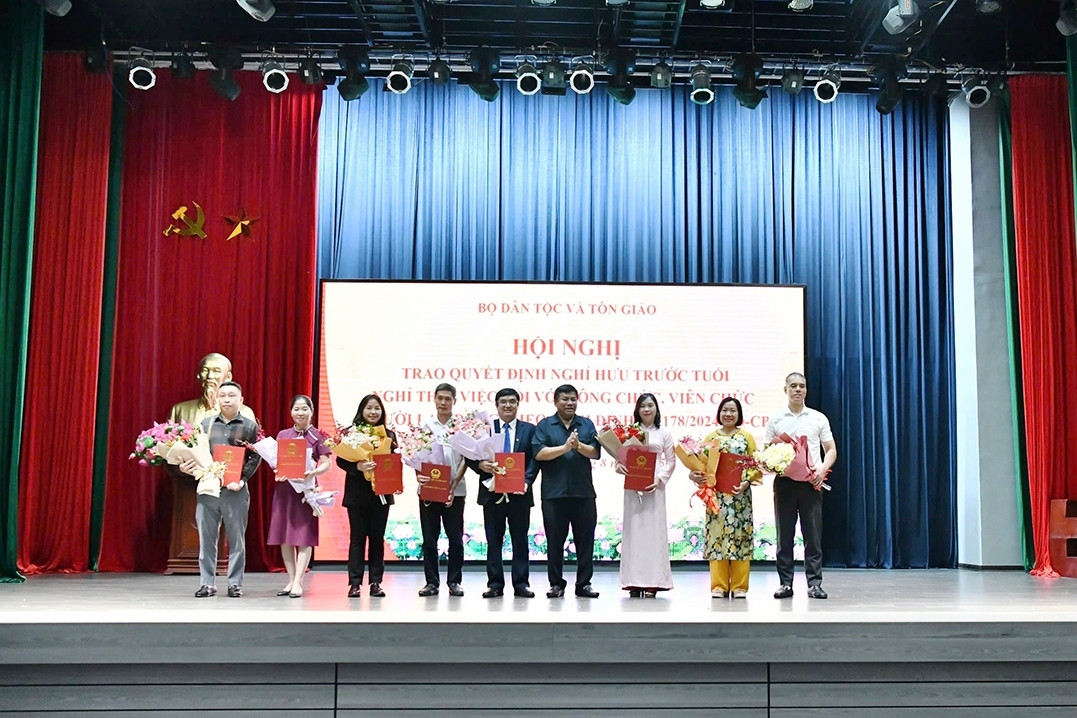 14 nhân sự Bộ Dân tộc và Tôn giáo nghỉ hưu trước tuổi, nghỉ thôi việc theo Nghị định 178