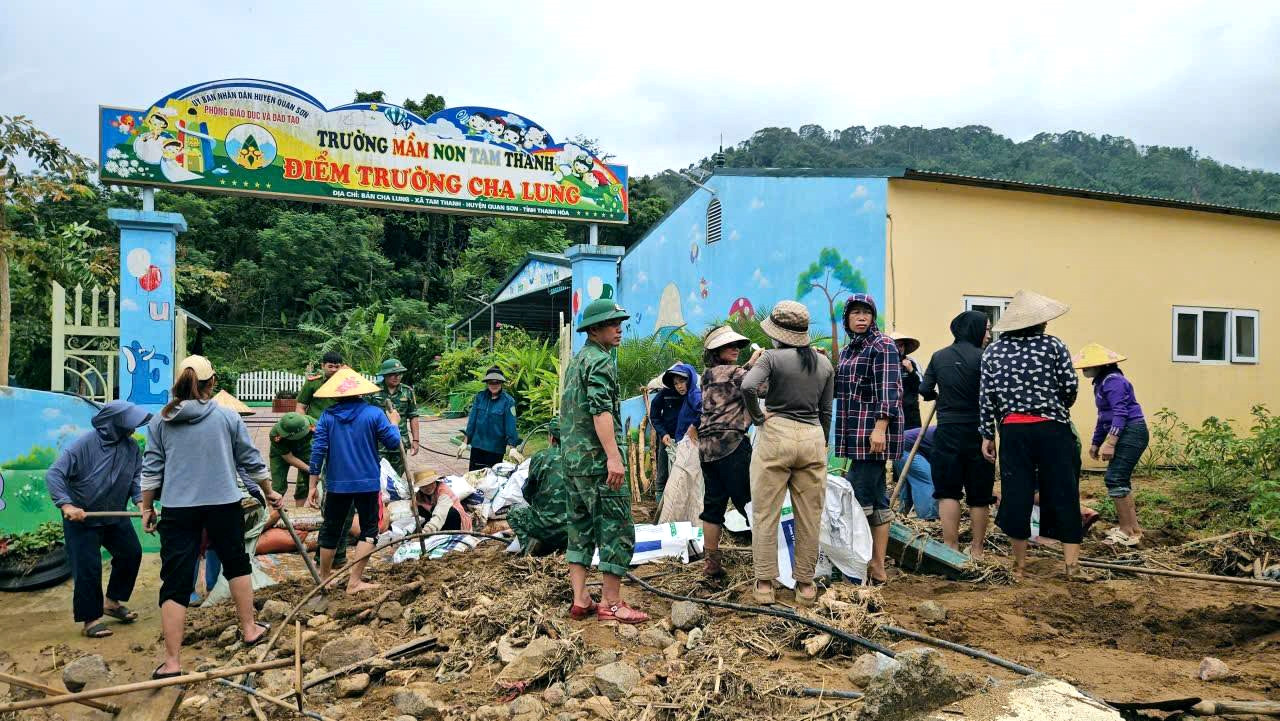 a1Tổng dọn vệ sinh trường học sau bão số 5.jpg