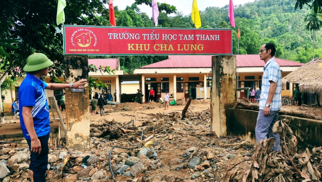 a2Tổng dọn vệ sinh trường học sau bão số 5.jpg