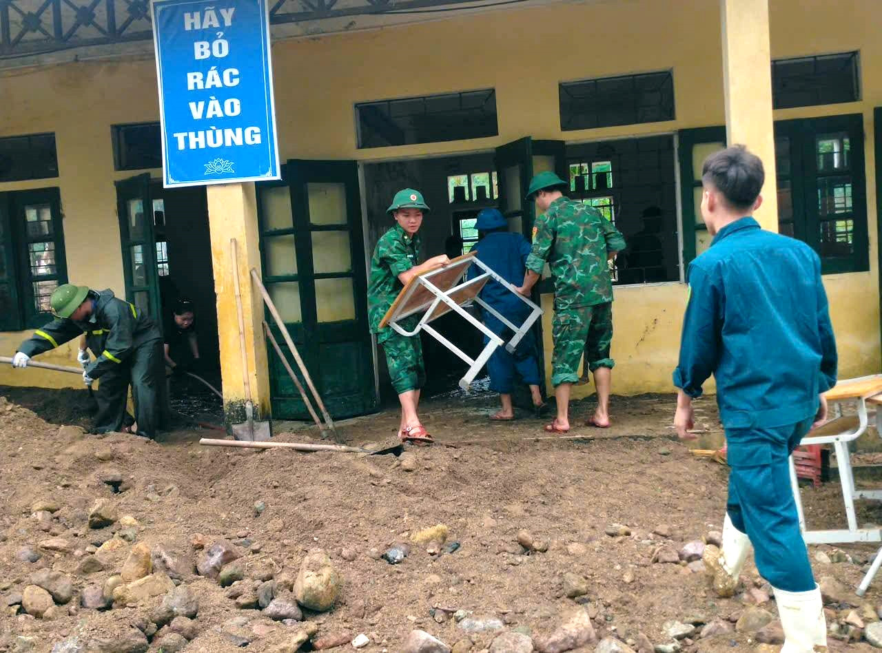 a7Tổng dọn vệ sinh trường học sau bão số 5.jpg