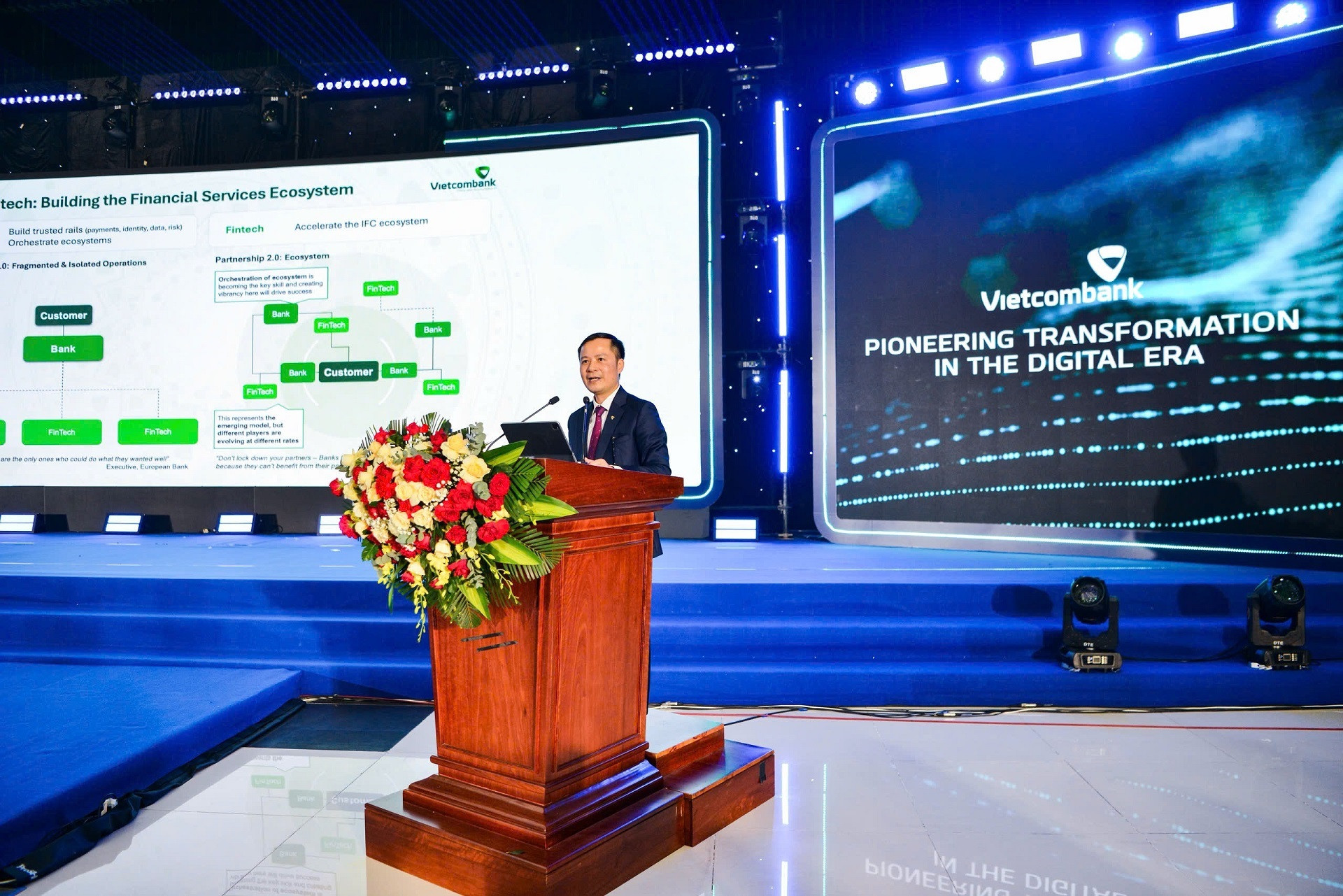 ANH 4 _VCB va UBND TP Da Nang hop tac phat trien dich vu tai TT Tai chinh Quoc te VN (4).jpg