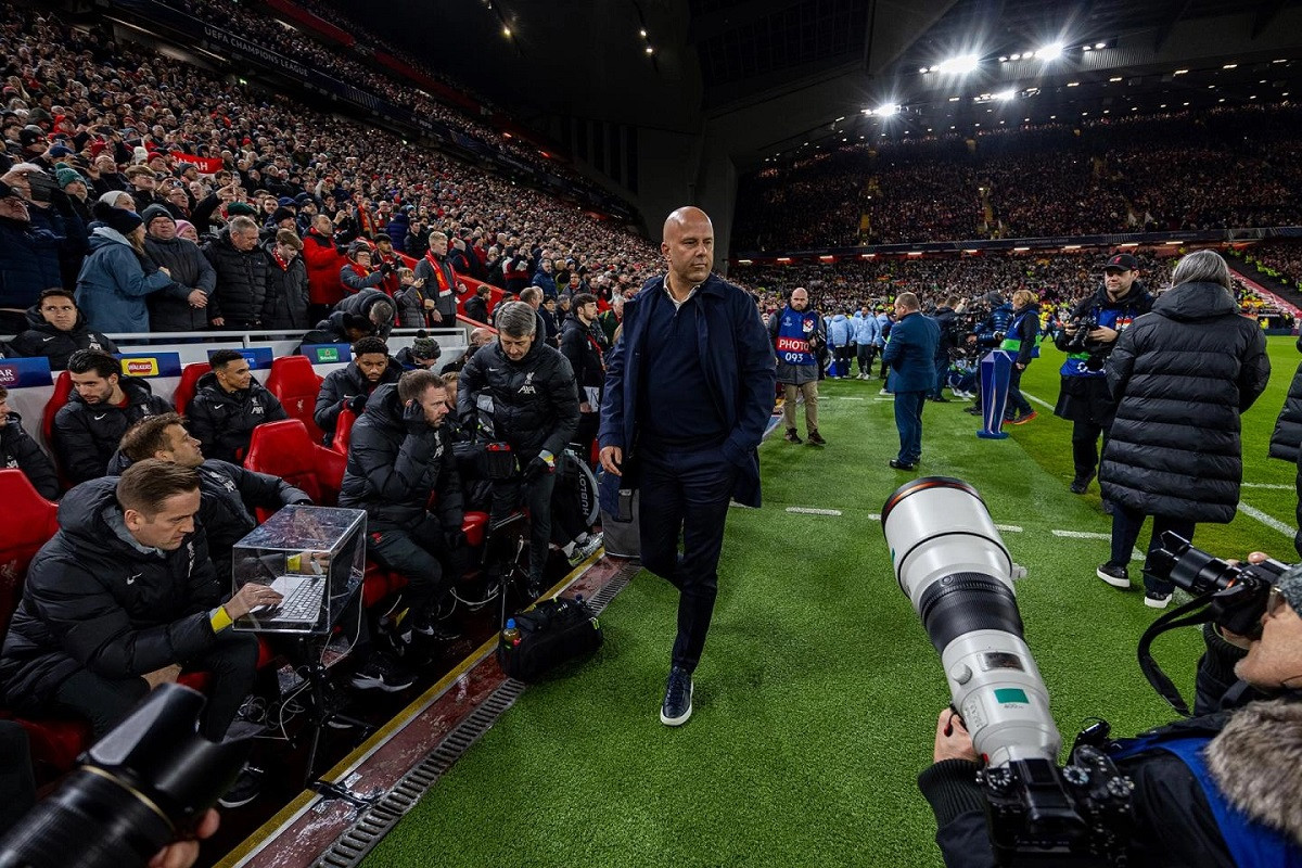 Arne Slot LFC.jpg