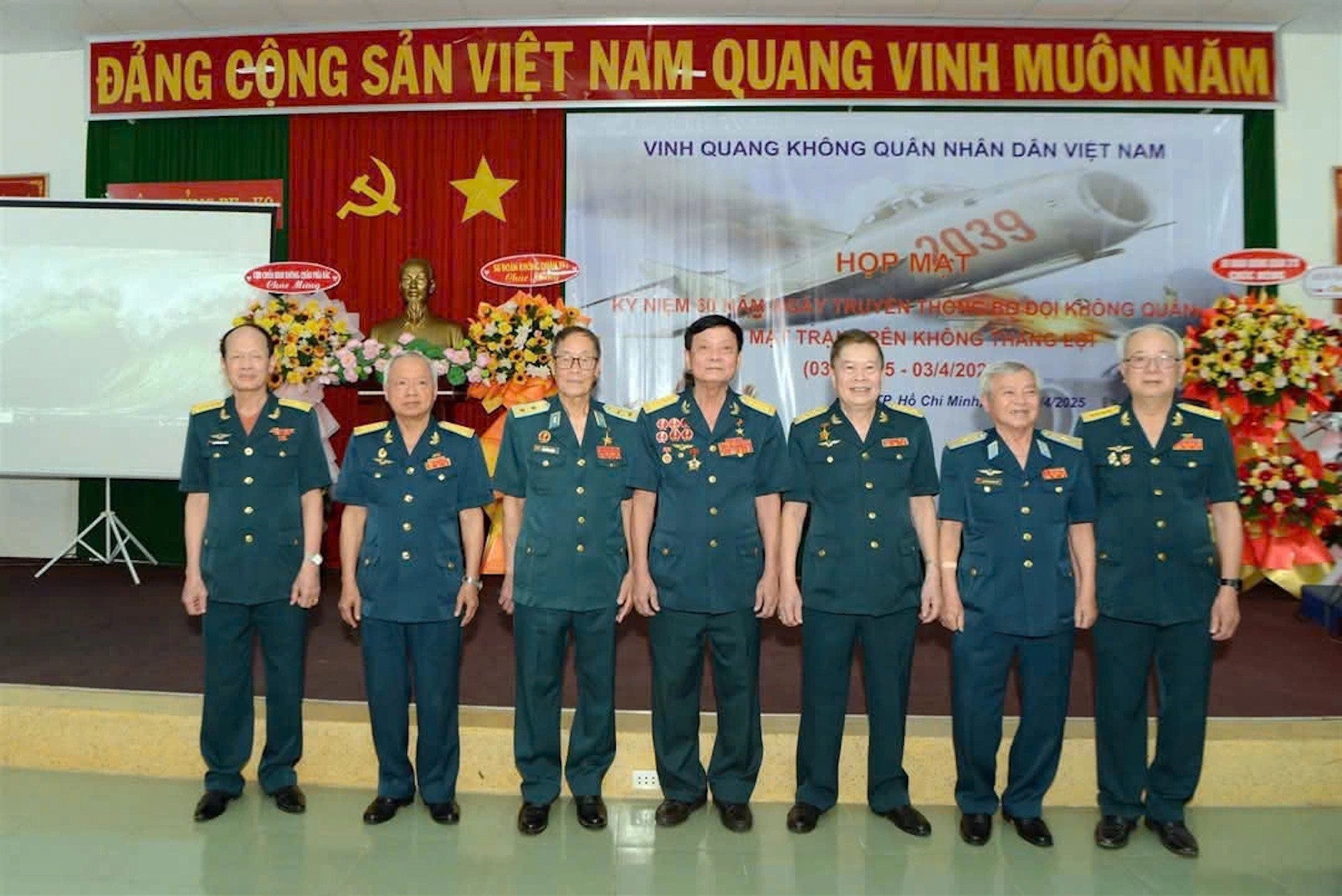 Bản sao ảnh chú nghĩa chú tưởng.jpg