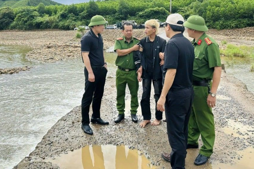 Bắt tạm giam kẻ nổ súng bắn chết người lạ rồi về nhà ngủ