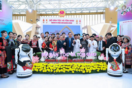 Bộ trưởng Đào Ngọc Dung thăm không gian trưng bày đậm chất dân tộc, tôn giáo