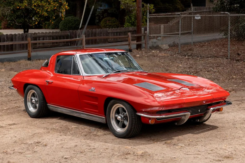 Chevrolet Corvette đời 1963.webp