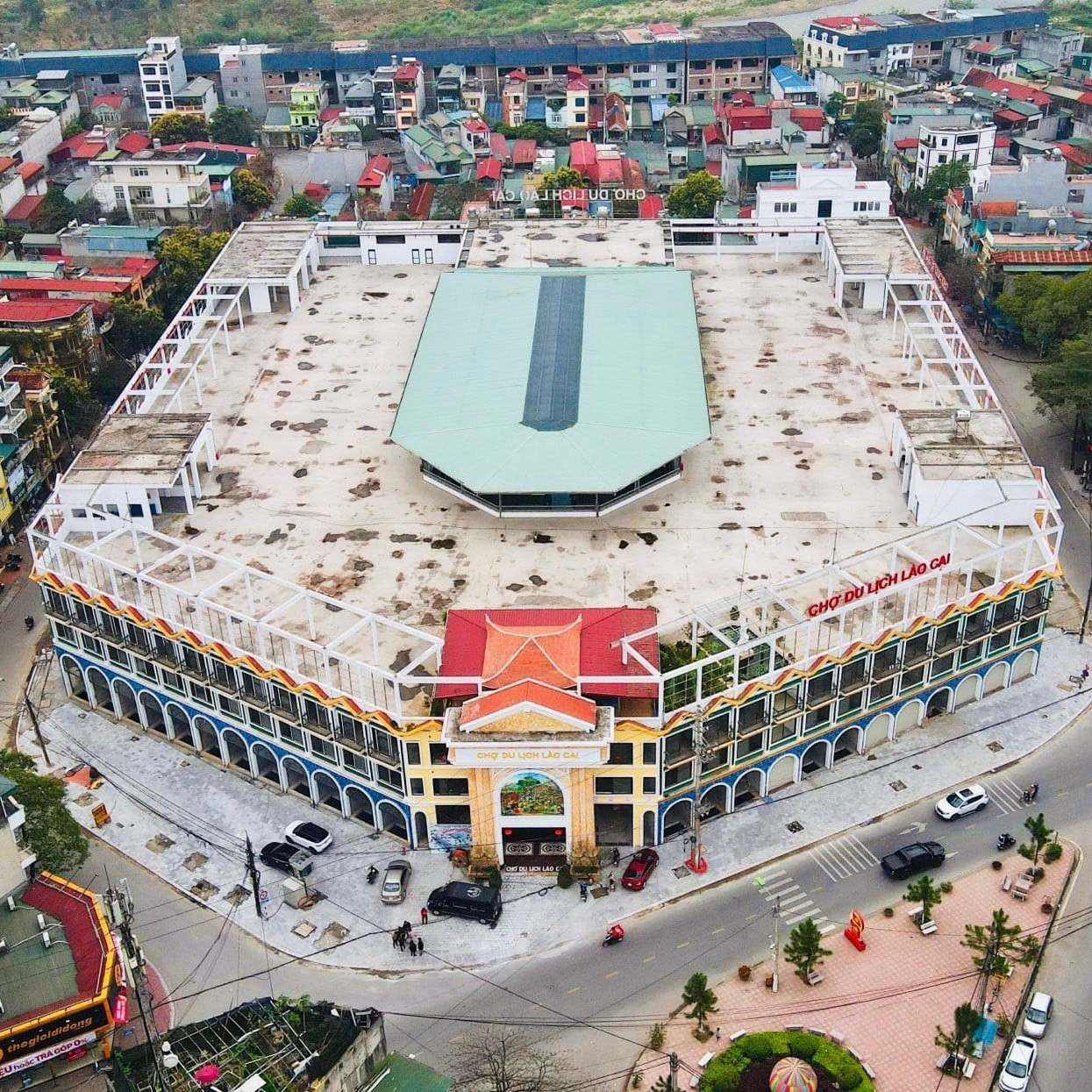 CHợ du lịch lào cai.jpg