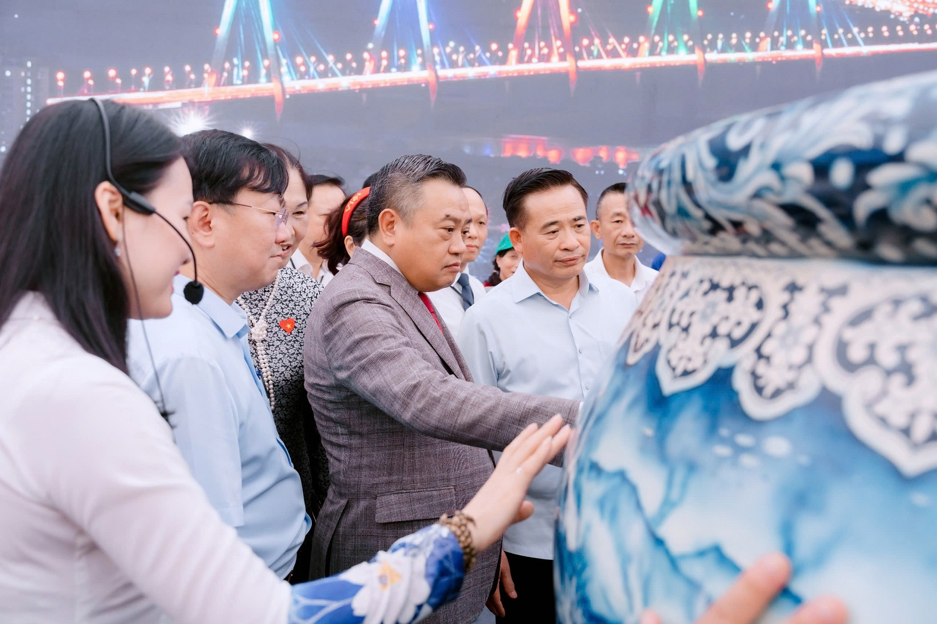 Chủ tịch Hà Nội tham quan Không gian Truyền thống và Sáng tạo Hà Nội 2025
