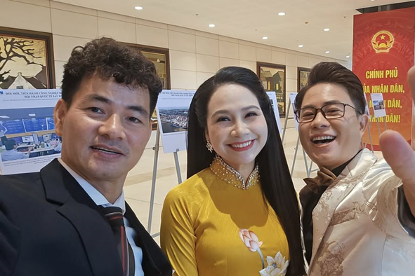 Cục trưởng Xuân Bắc nhớ nghề MC, Trương Ngọc Ánh bày tỏ tình yêu dành cho Tổ quốc