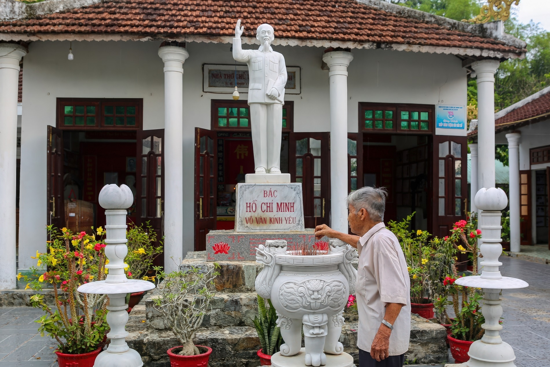 Cựu binh Đà Nẵng dành hết lương hưu dựng nhà thờ Bác Hồ và anh hùng dân tộc