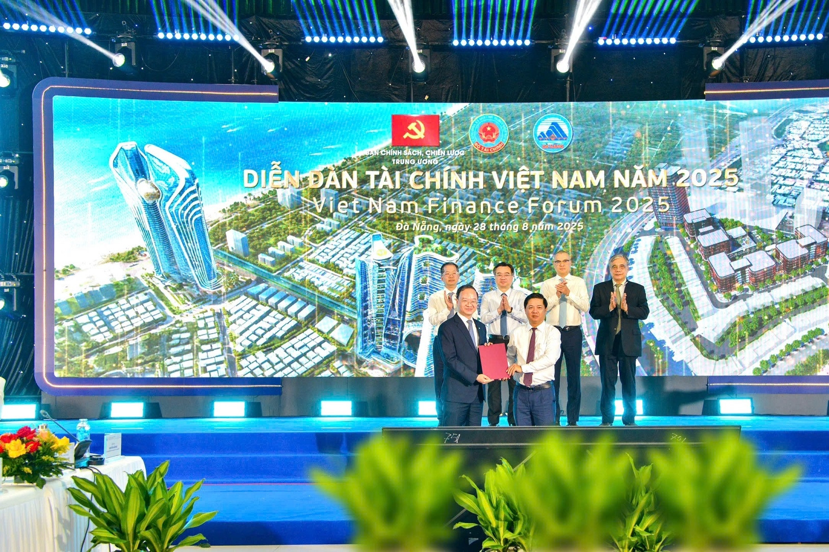 Đà Nẵng hợp tác với Vietcombank phát triển dịch vụ tại IFC Đà Nẵng
