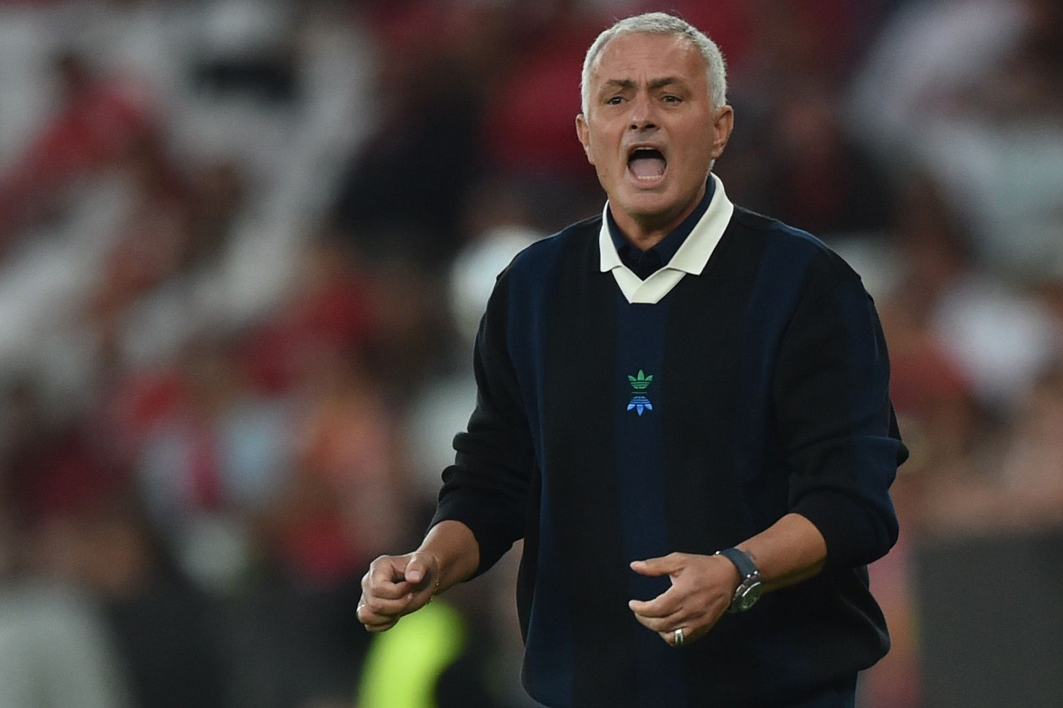 Fenerbahce chính thức sa thải Jose Mourinho