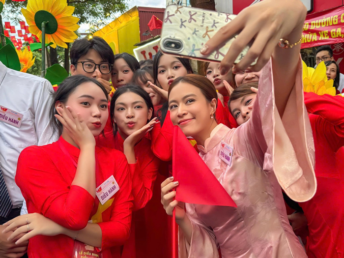 hoang thuy linh.png