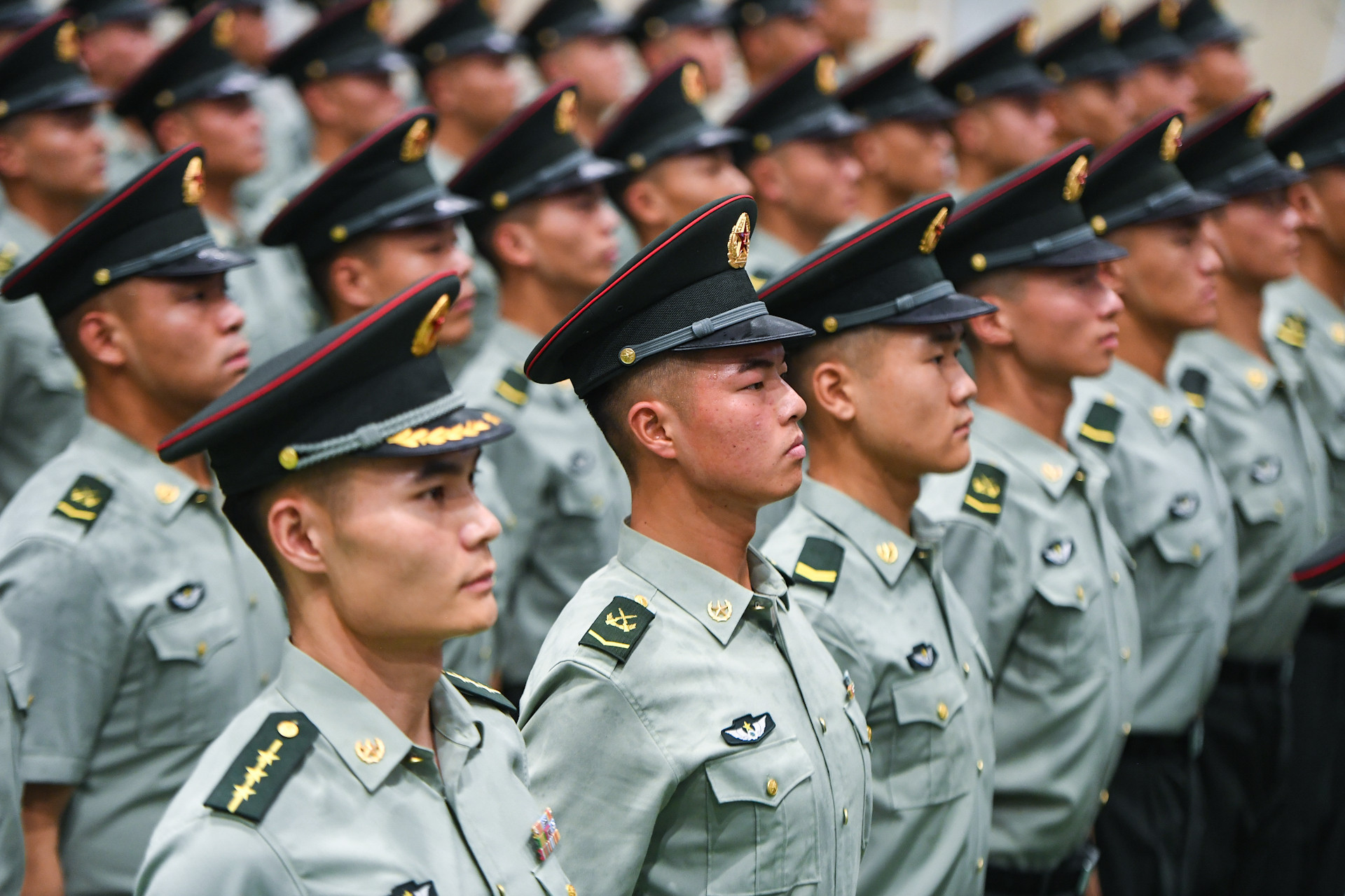 Hình ảnh 120 quân nhân khối diễu binh Trung Quốc vừa đến Việt Nam