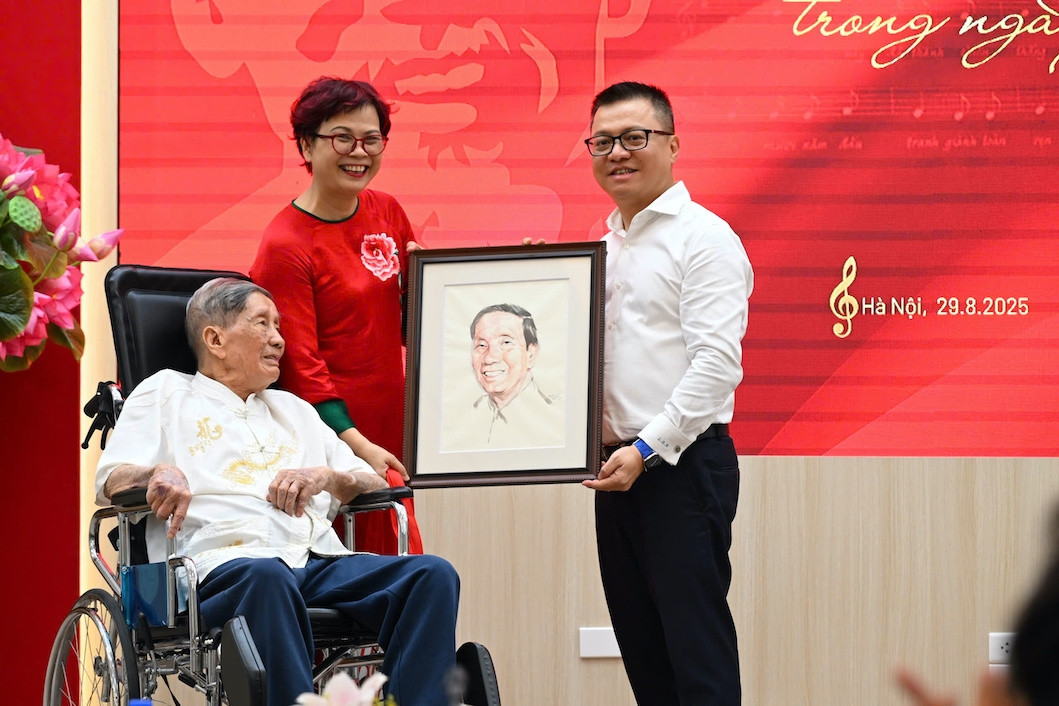 Nhạc sĩ Phạm Tuyên với khoảnh khắc lịch sử của 'Như có Bác trong ngày đại thắng'