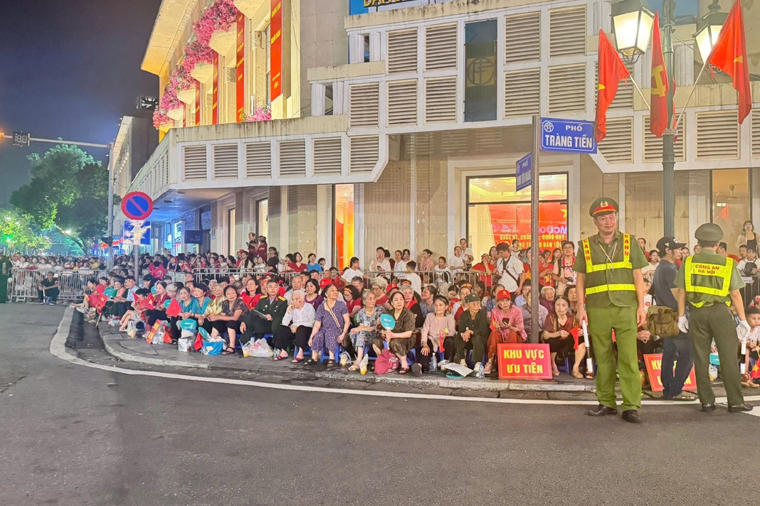 Những ai được ưu tiên vào vị trí 5.000 chỗ ngồi xem tổng duyệt A80 ở Hà Nội?