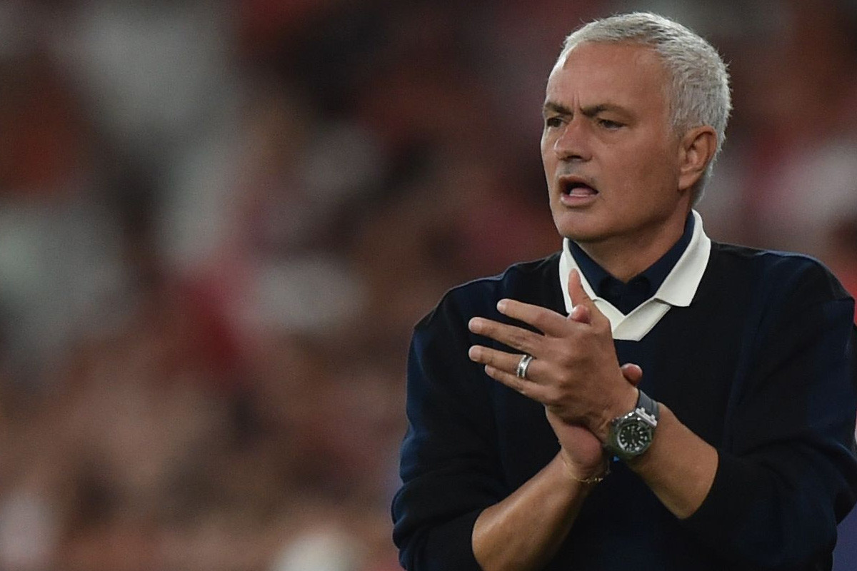 Solskjaer bị sa thải, Mourinho nguy cơ mất việc