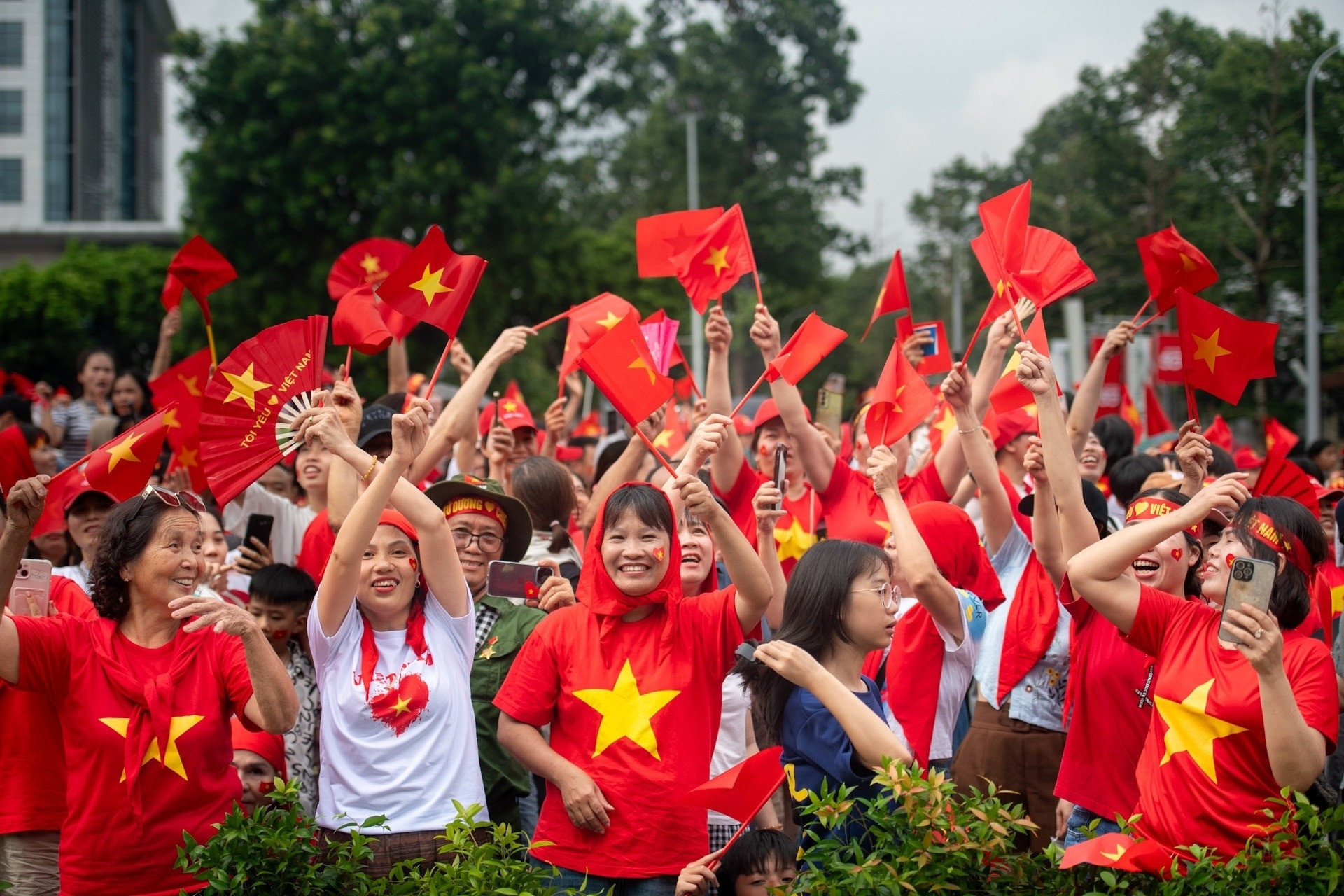 Tặng 100.000 đồng cho toàn dân ăn Tết Độc lập và bài kiểm tra về quản trị công