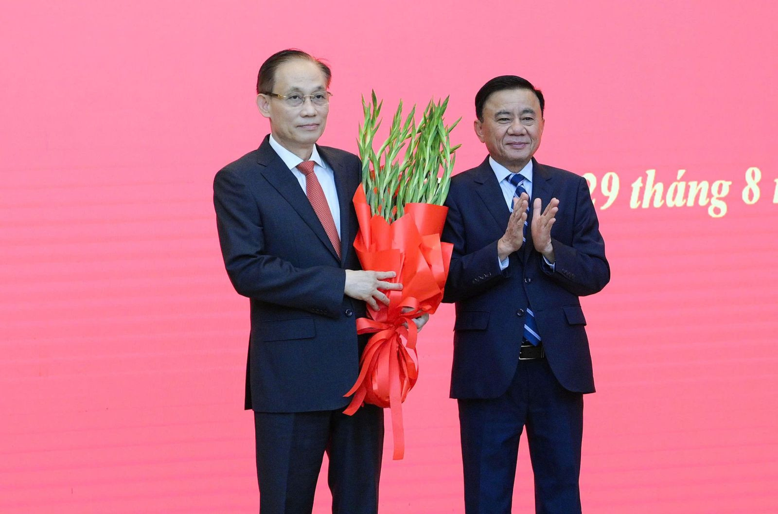 TanhoadongchiLehoaitrung.jpg