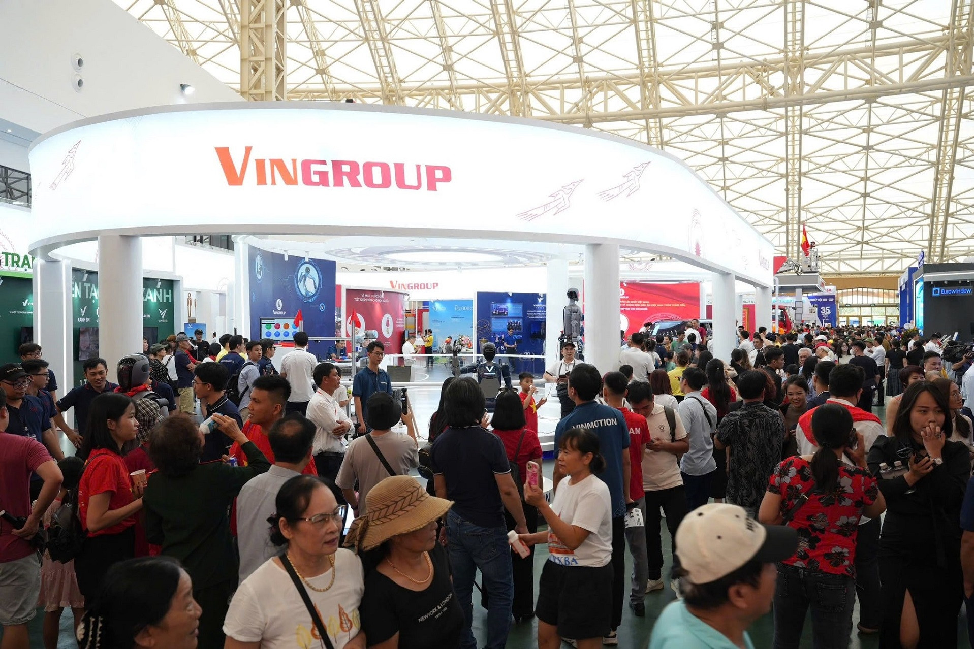 VEC đón hơn 230.000 khách ngày đầu triển lãm, Boutique Gate chứng minh sức hút