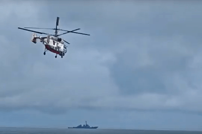 Video khu trục hạm của Mỹ bám sát tàu chiến Nga – Trung Quốc