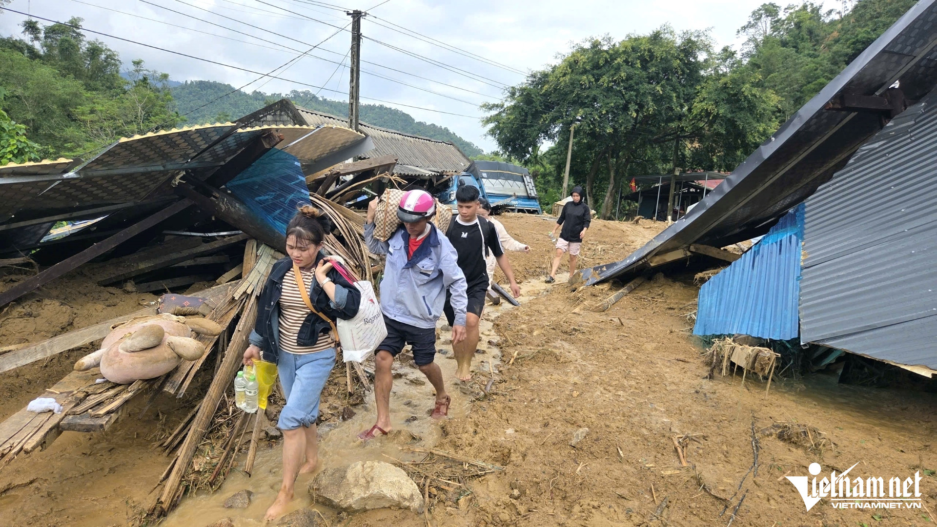 W-a7Hàng trăm hộ dân ở xã vùng núi Thanh Hóa.jpg