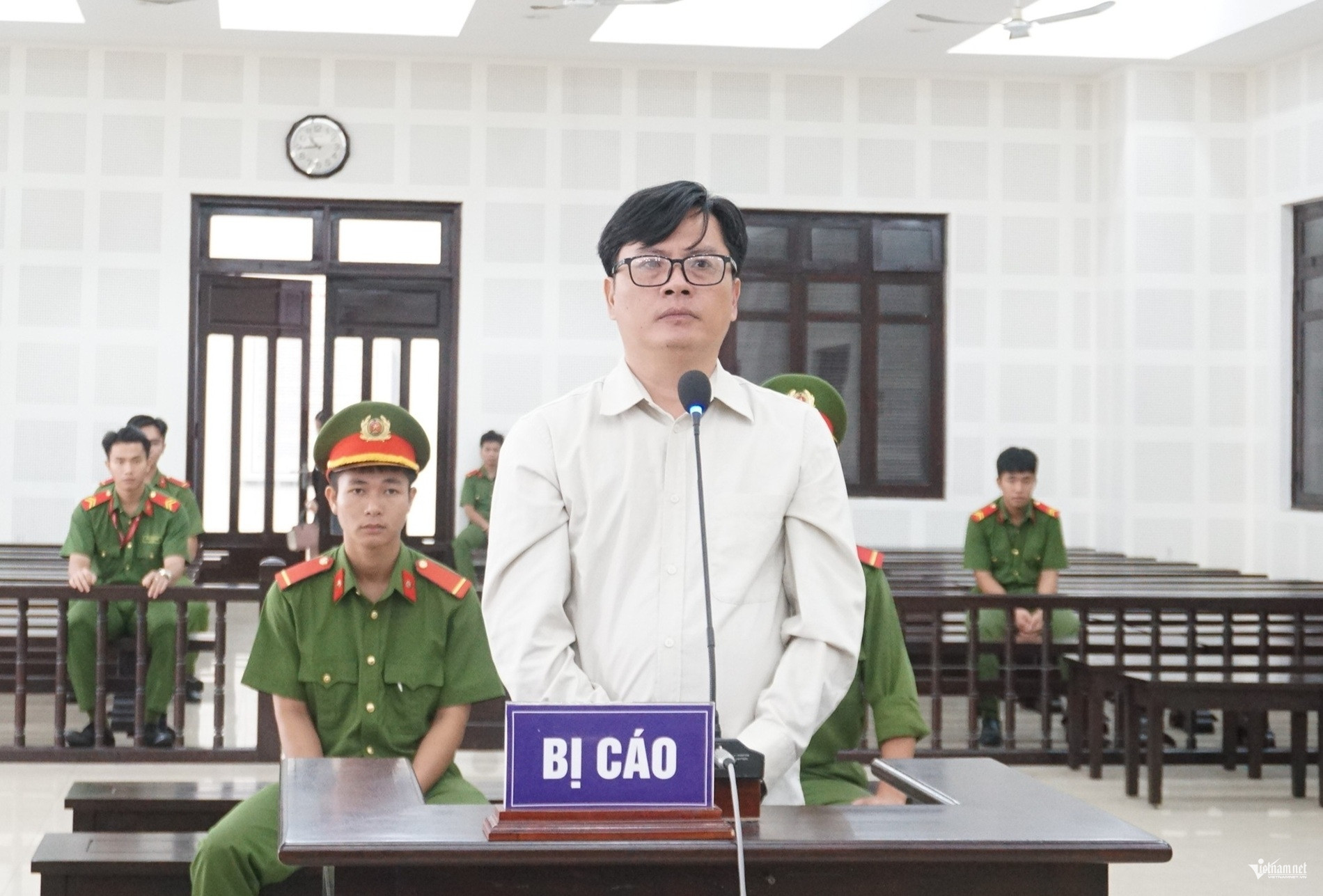 W-ban dat.JPG.jpg