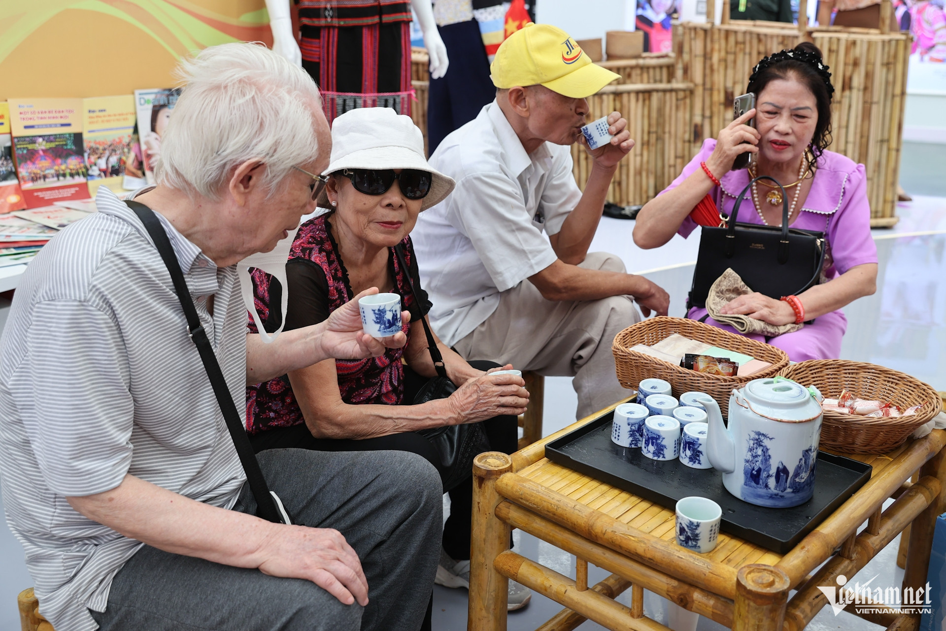 W-Trai nghiem dac san Cao Bang.jpg