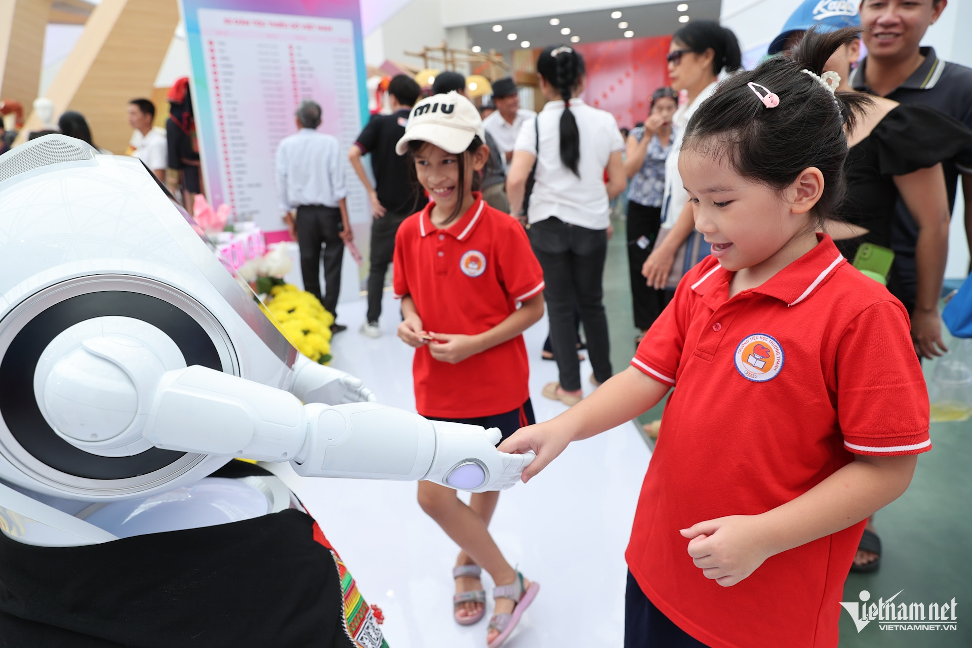 W-Trai nghiem robot.jpg