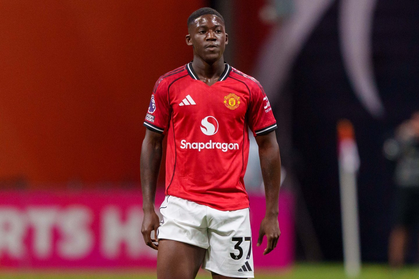 www_thesun_co_uk 37 manchester united looks game 1018792572.jpg