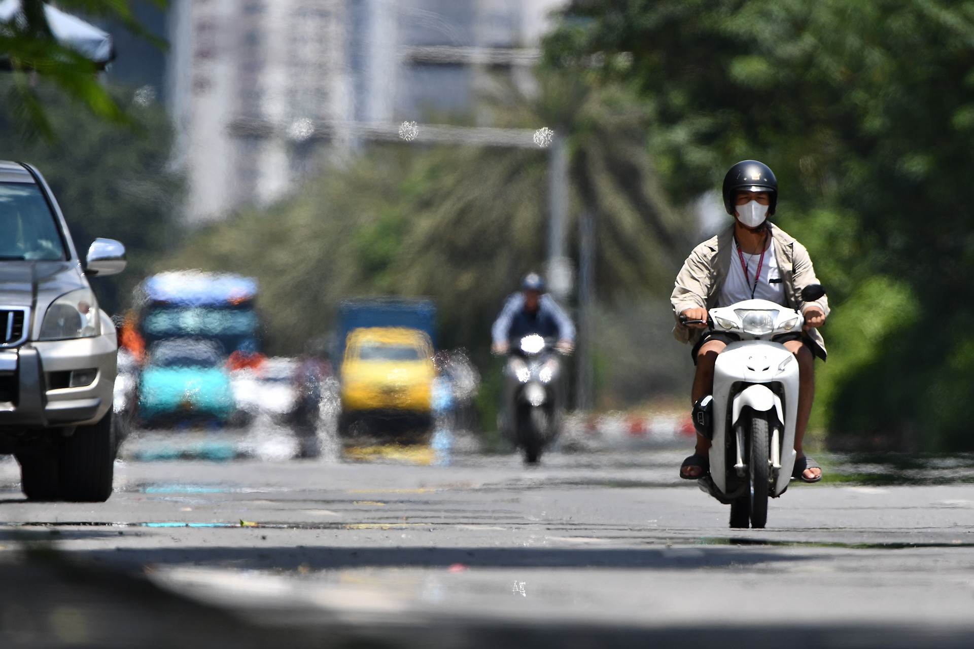 Dự báo thời tiết 4/8/2025: Miền Bắc nắng nóng đến 'nghẹt thở', từ tối mưa giông