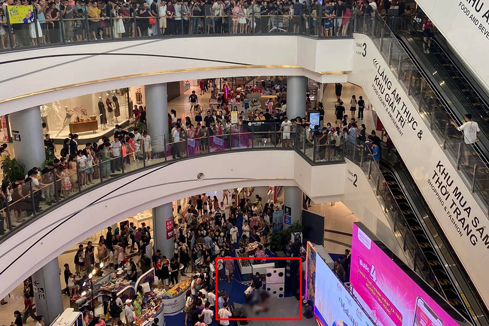 Người đàn ông rơi từ tầng cao siêu thị Aeon Mall Long Biên ở Hà Nội