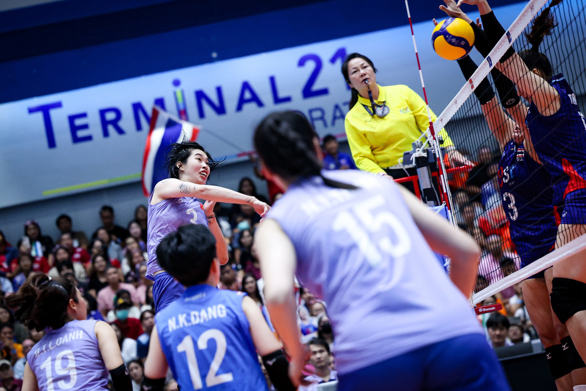 bong chuyen sea vleague 4.jpg