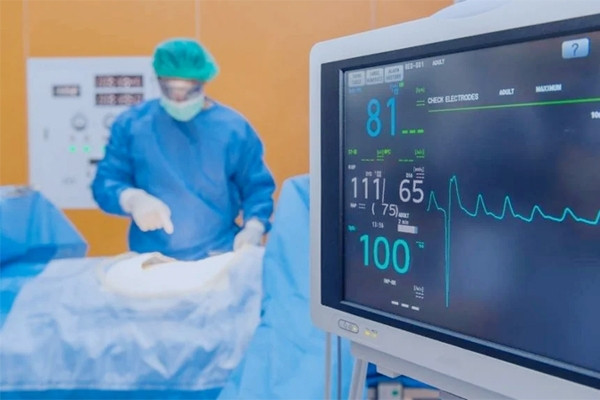 Thói quen sinh hoạt của cô gái 25 tuổi ngừng tim liên tục