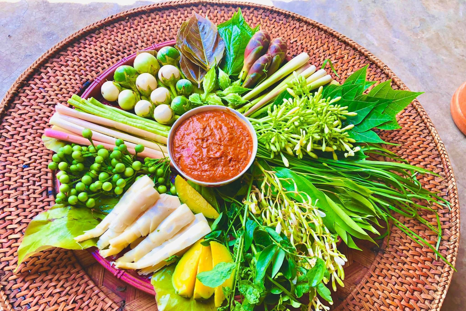 Đặc sản 'nặng mùi' ở Sơn La không phải ai cũng dám thử, ăn kèm rau rừng rất ngon