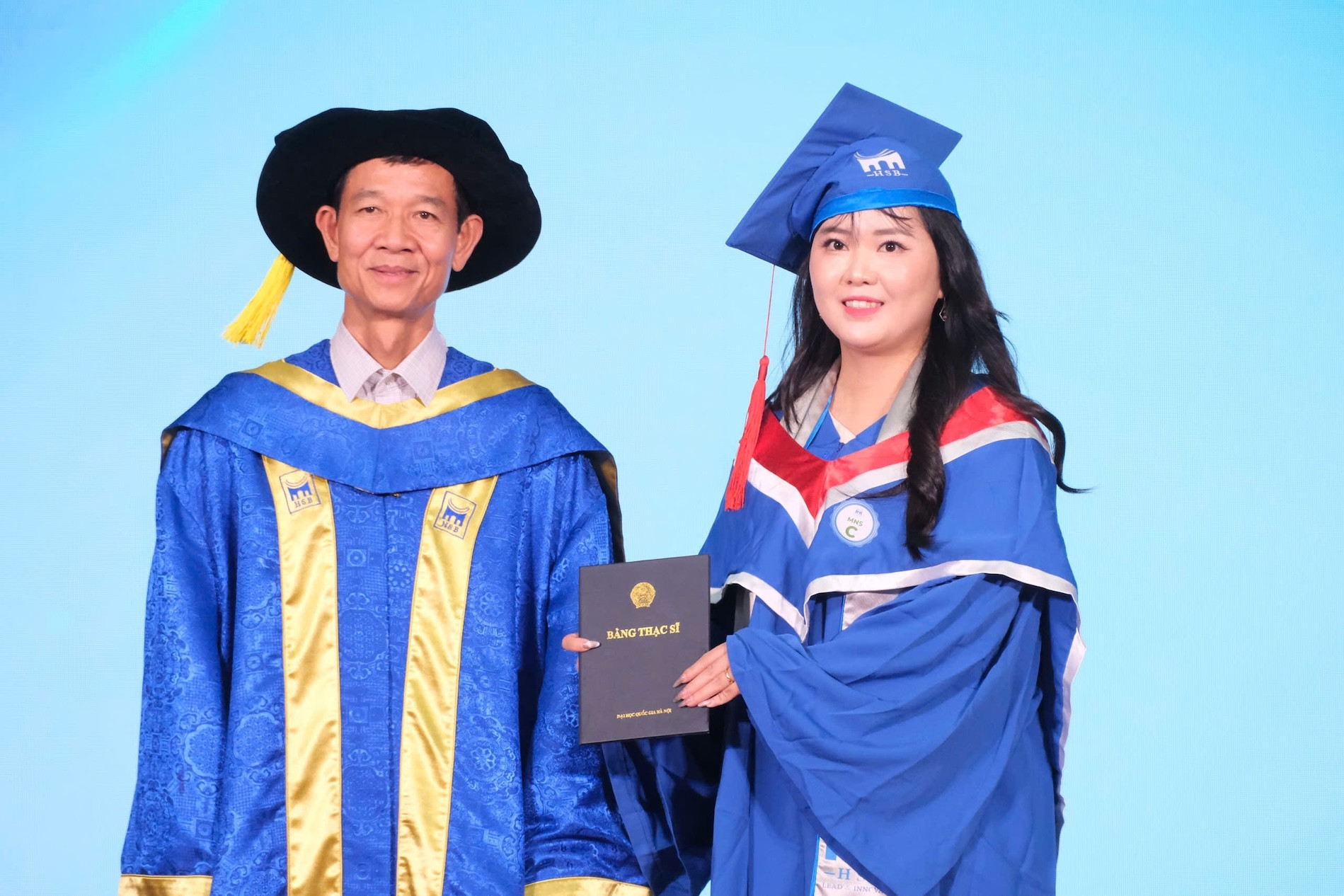 Hiệu trưởng nhắn nhủ sinh viên:  'Trước khi làm CEO có thể phải bắt đầu từ việc pha trà'