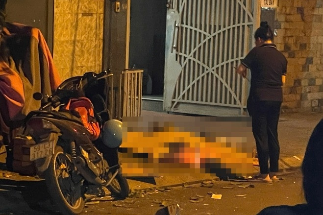 Người đàn ông tử vong trên vỉa hè ở TPHCM