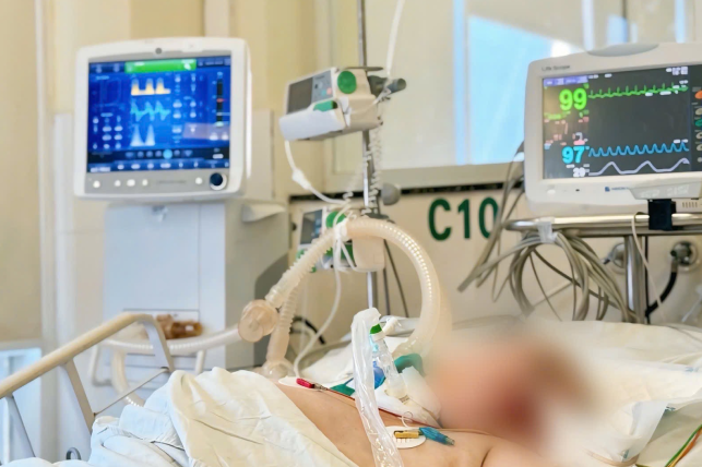 Phải cấp cứu, thở máy sau khi nhờ bạn đến nhà tiêm xóa nhăn