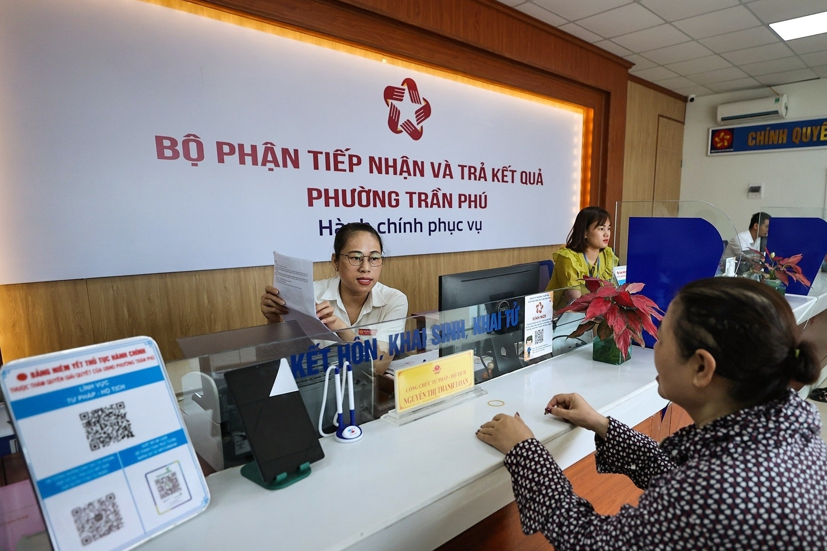 Tăng lương, điều thêm cán bộ tỉnh, giảm áp lực cho công chức cấp xã