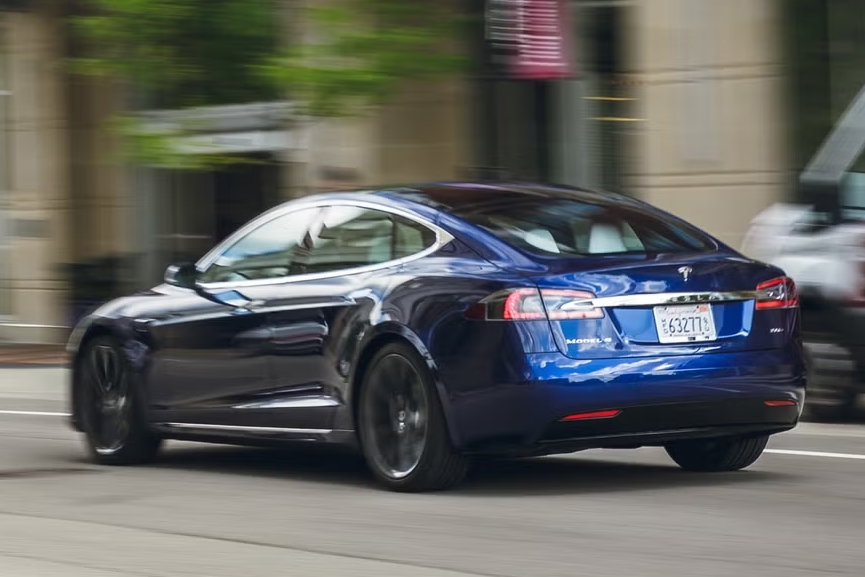 Tesla đối mặt với khoản phạt khổng lồ vì chế độ lái tự động gây chết người
