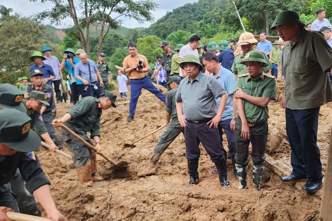Thủ tướng tới Điện Biên thăm người dân, chỉ đạo khắc phục hậu quả thiên tai