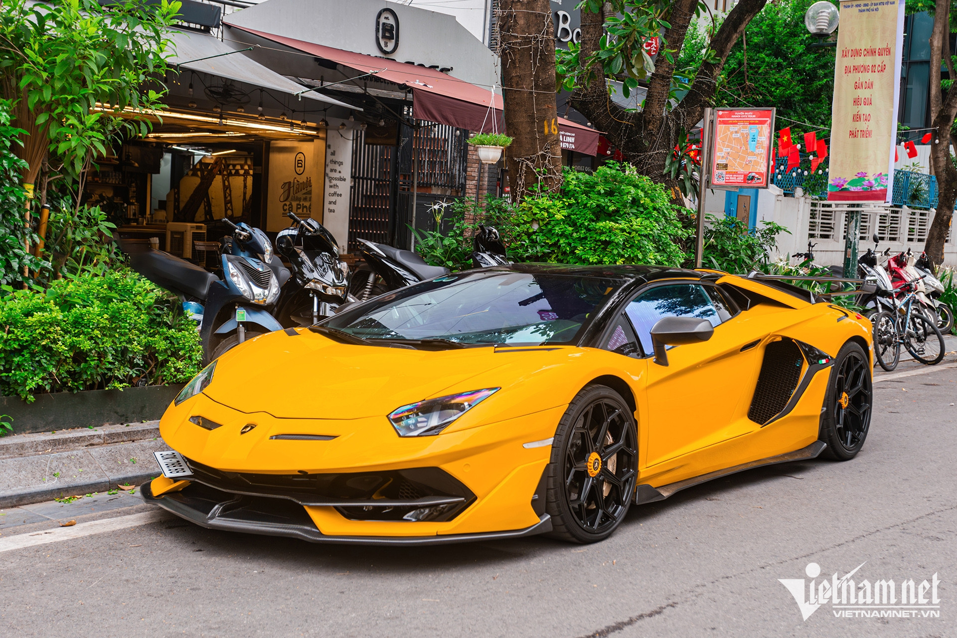 W-aventador tu quy 1.jpg