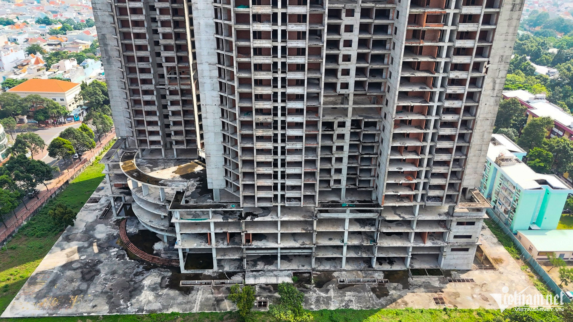 w can canh toa nha hh1 cao 32 tang o tphcm bi thanh tra 5jpg 3314.jpg