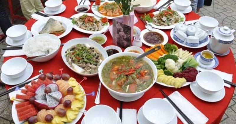 131 người phải nhập viện cấp cứu sau bữa ăn tân gia