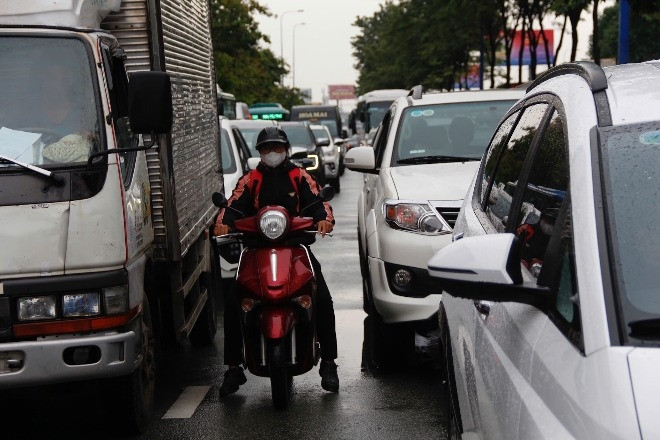 Ngao ngán cảnh 'tiến không được, lùi chẳng xong' ở cửa ngõ TPHCM