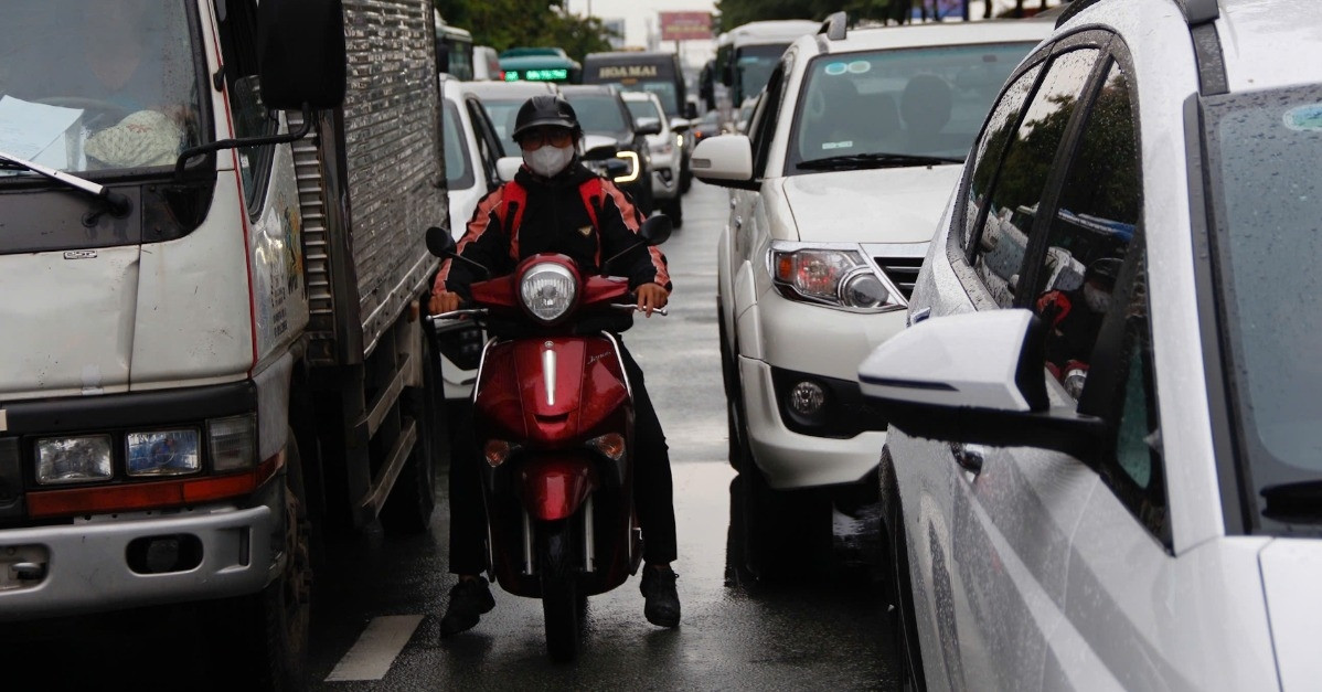 &amp;apos;Tiến không được, lùi chẳng xong&amp;apos; ở cửa ngõ TPHCM ngày đầu nghỉ lễ 2/9