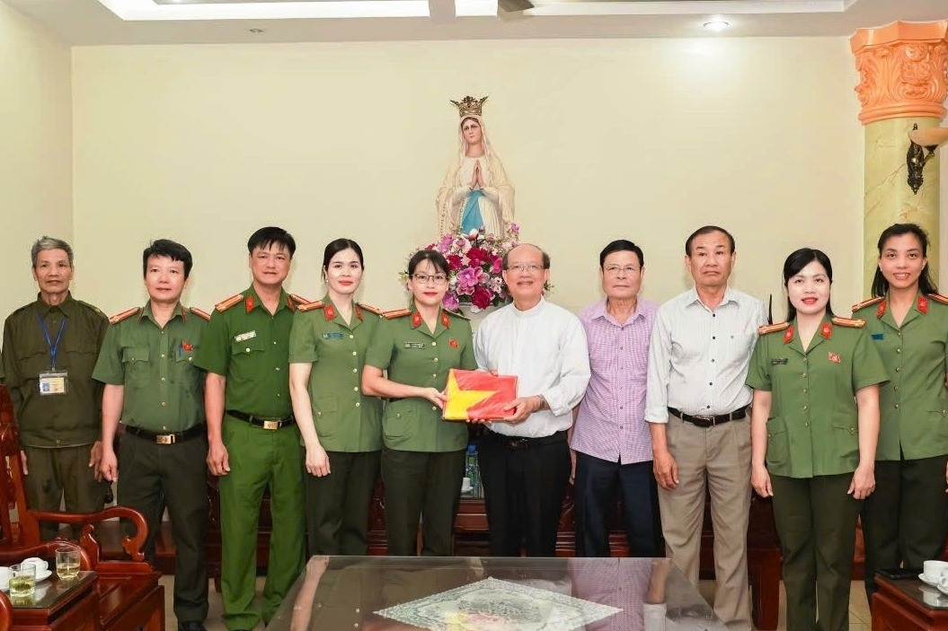 Ninh Bình: Các tôn giáo ủng hộ hoạt động treo cờ Tổ quốc dịp 2/9