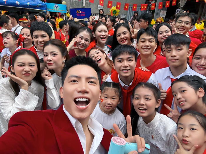 anh tu.png