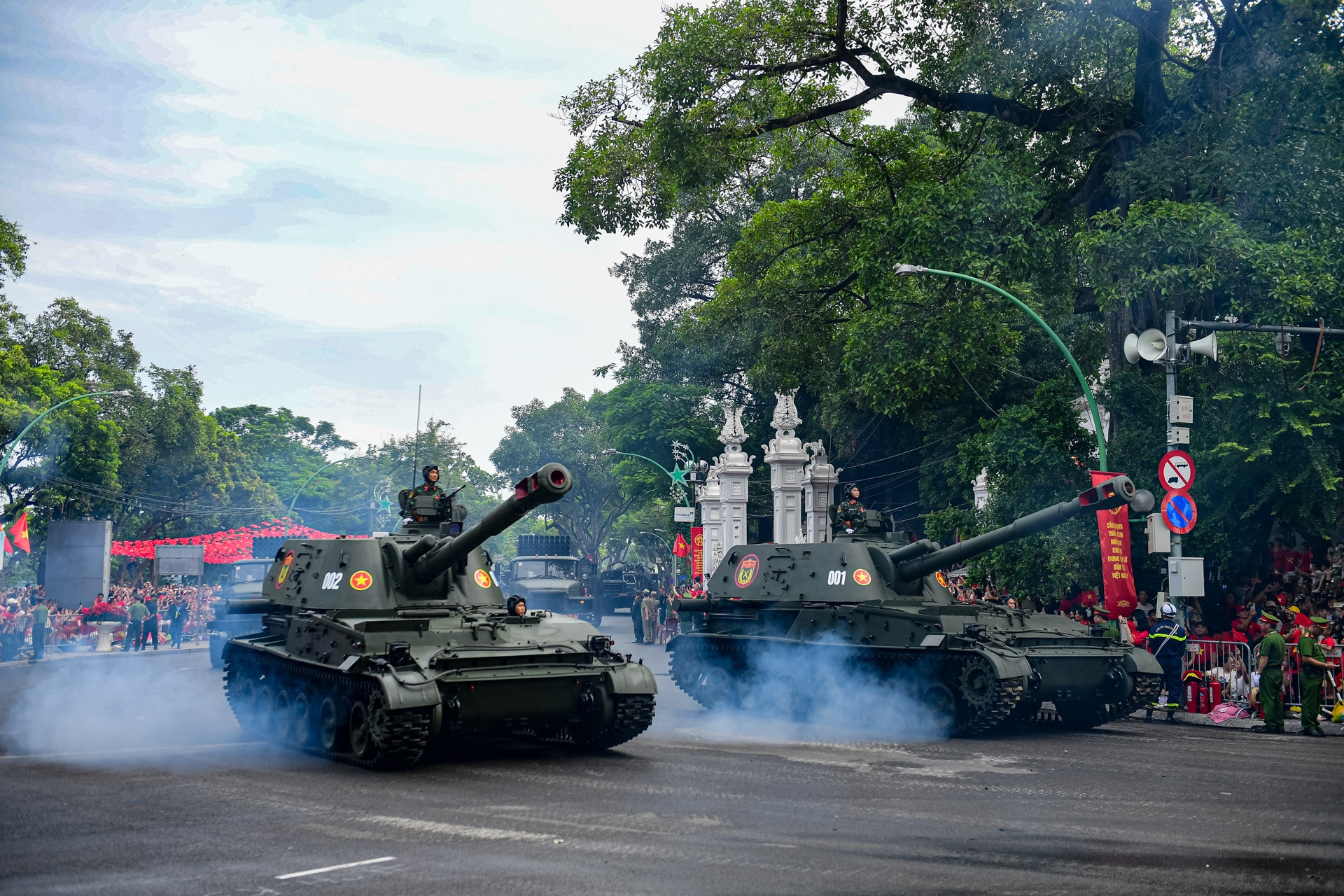 Dàn xe pháo quân sự ‘khủng’ hừng hực khí thế trong buổi tổng duyệt diễu binh